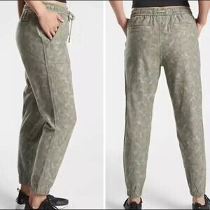 Athleta Farallon Stratum Camo Jogger Laural Olive Size 0P